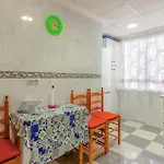 3 Bedroom Awesome In 公寓 *
